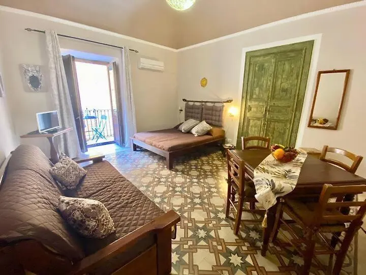 Maison Bordonaro Cefalu 0*,